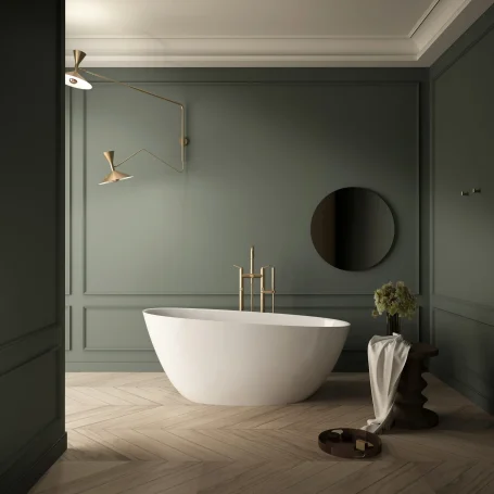 Baño elegante con bañera blanca, paredes verdes y elementos decorativos sutiles.
